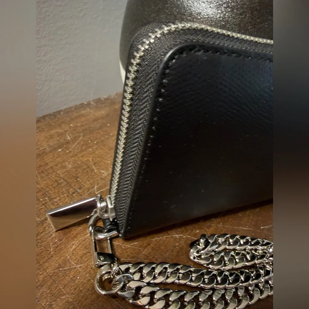 Michael Kors Jet Set Continental Wristlet - Picture 5 of 12